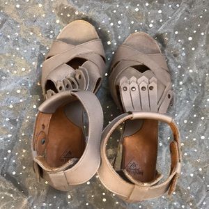 John Fluevog Goodall Grey/Sand leather sandals